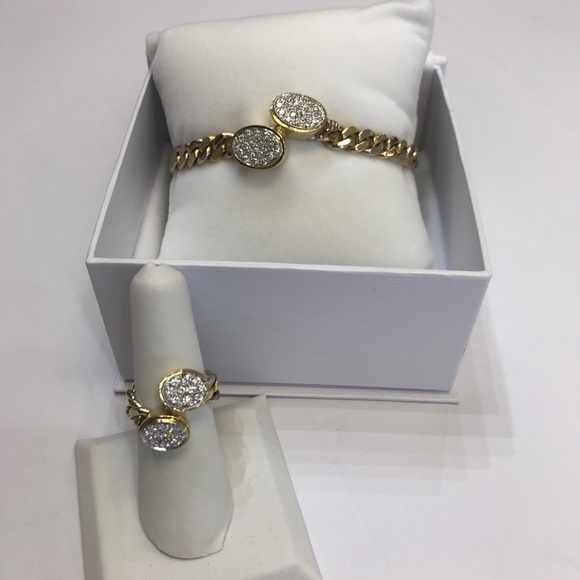 SOLD ❌ 18k Paté-Set Diamond Ring - Picture 3 of 14